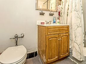 250 W Merrick Road 2L, Freeport NY 11520