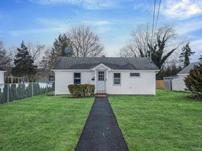 1049 Woodcrest Avenue, Riverhead NY 11901