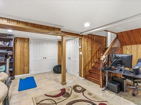 17 Whitehall Lane, New Hyde Park NY 11040