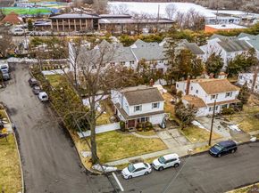 17 Whitehall Lane, New Hyde Park NY 11040