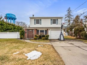 17 Whitehall Lane, New Hyde Park NY 11040