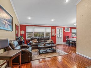 17 Whitehall Lane, New Hyde Park NY 11040