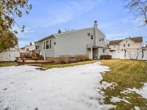 17 Whitehall Lane, New Hyde Park NY 11040