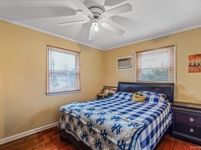 17 Whitehall Lane, New Hyde Park NY 11040