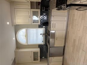 18 Lakeside Drive, Valhalla NY 10595