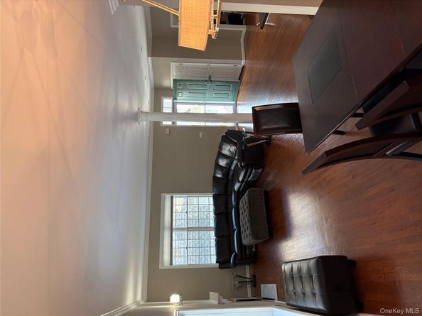 18 Lakeside Drive, Valhalla NY 10595