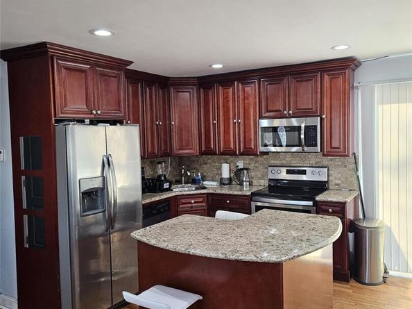 11 Jefferson Street, Copiague NY 11726