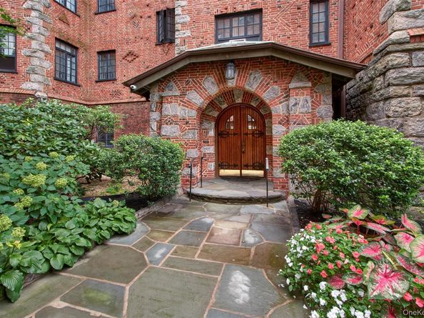 45 W Pondfield Road 1F, Bronxville NY 10708