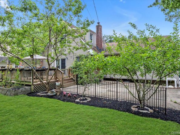 63 Ravenwood Drive, Kings Park NY 11754