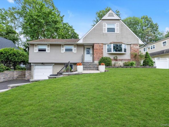 63 Ravenwood Drive, Kings Park NY 11754