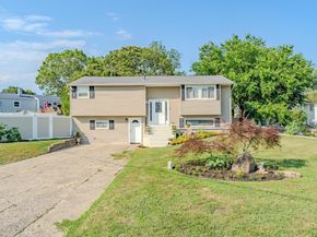 27 Berkeley Avenue, Selden NY 11784