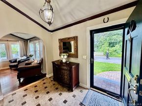 987 E Prospect Street, Woodmere NY 11598