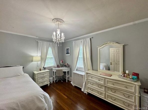 987 E Prospect Street, Woodmere NY 11598