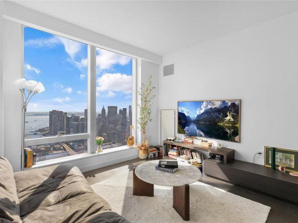 252 South Street 73K, New York (Manhattan) NY 10002