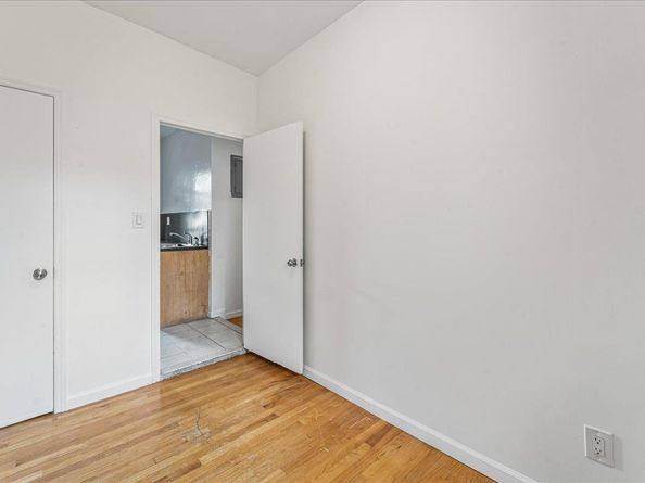 2137 33rd Street 3D, Astoria NY 11105