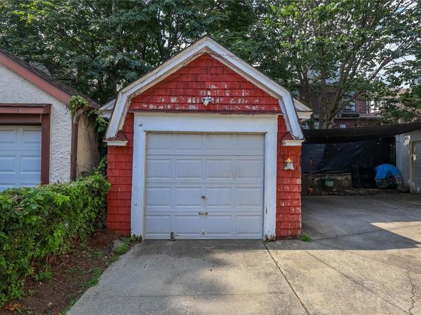 110-97 85th Avenue, Richmond Hill NY 11418