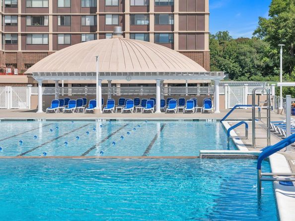 27110 Grand Central Parkway 5A, Floral Park NY 11005