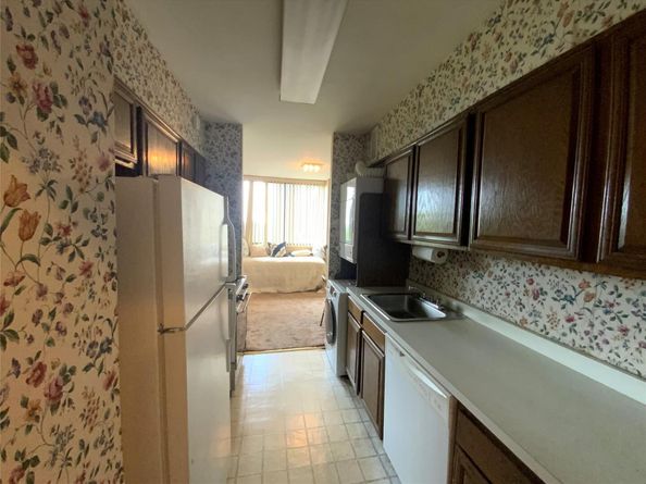 27110 Grand Central Parkway 5A, Floral Park NY 11005