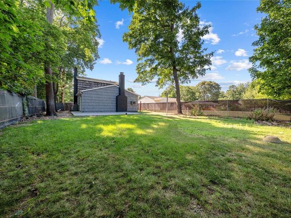 15 Pennsylvania Avenue, Brentwood NY 11717