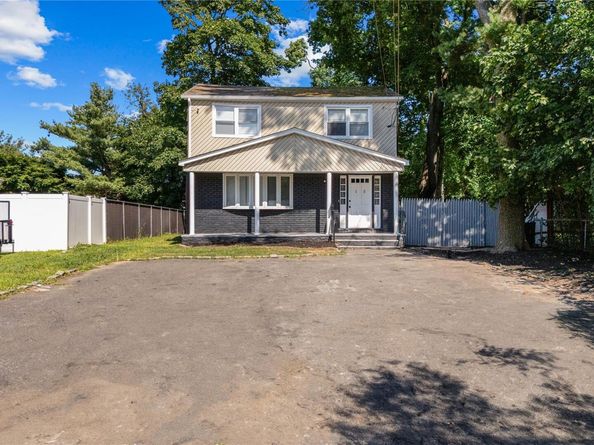 15 Pennsylvania Avenue, Brentwood NY 11717