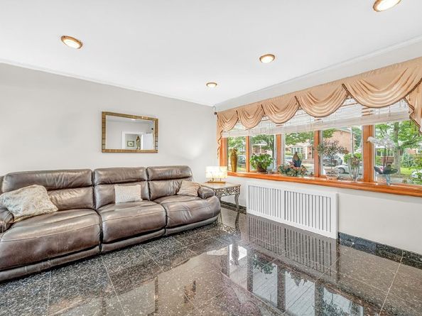 4818 190th Street, Fresh Meadows NY 11365