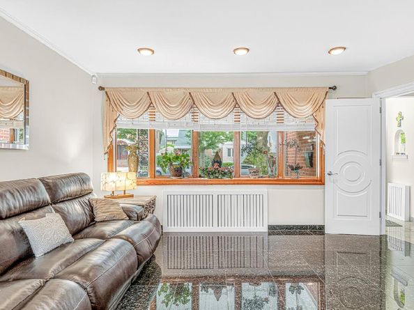 4818 190th Street, Fresh Meadows NY 11365