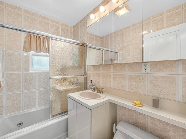 4818 190th Street, Fresh Meadows NY 11365