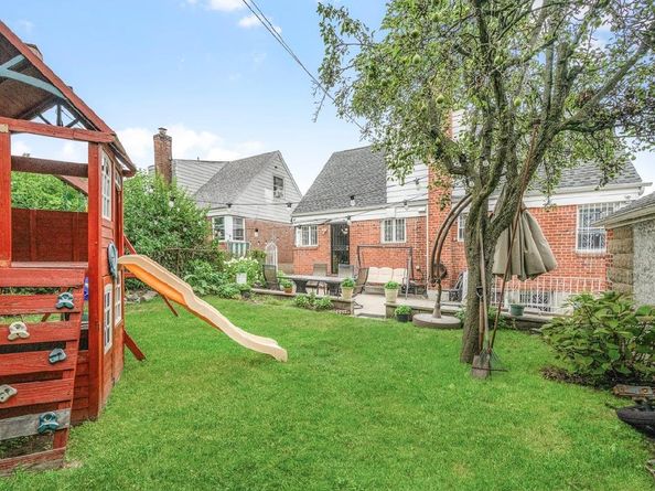 4818 190th Street, Fresh Meadows NY 11365