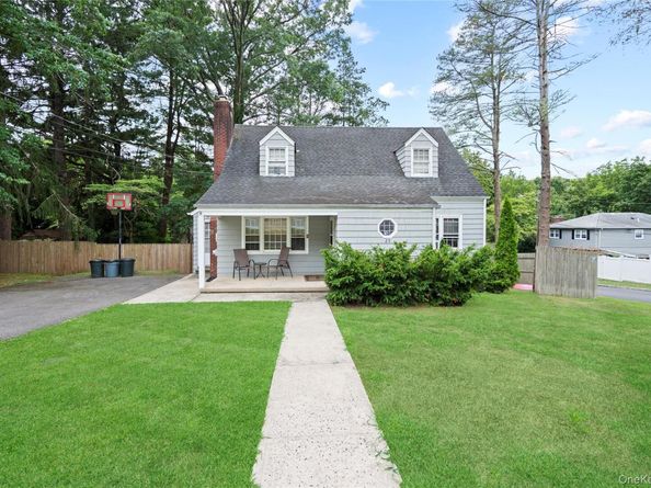 25 Hillside Avenue, Woodbury NY 11797