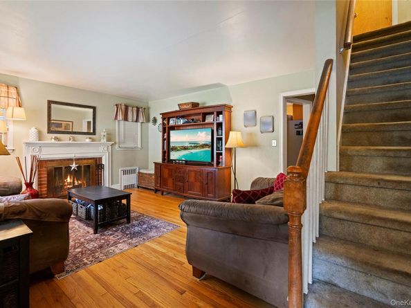 25 Hillside Avenue, Woodbury NY 11797