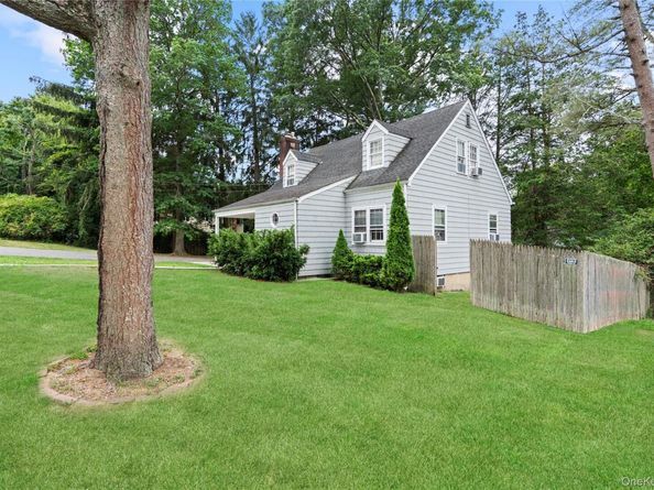 25 Hillside Avenue, Woodbury NY 11797