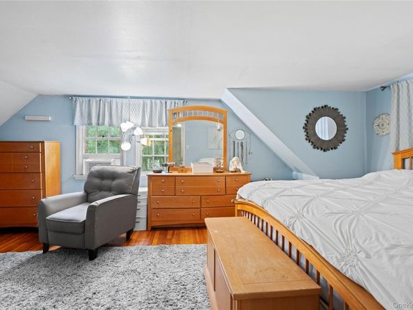 25 Hillside Avenue, Woodbury NY 11797