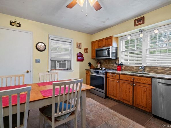 25 Hillside Avenue, Woodbury NY 11797