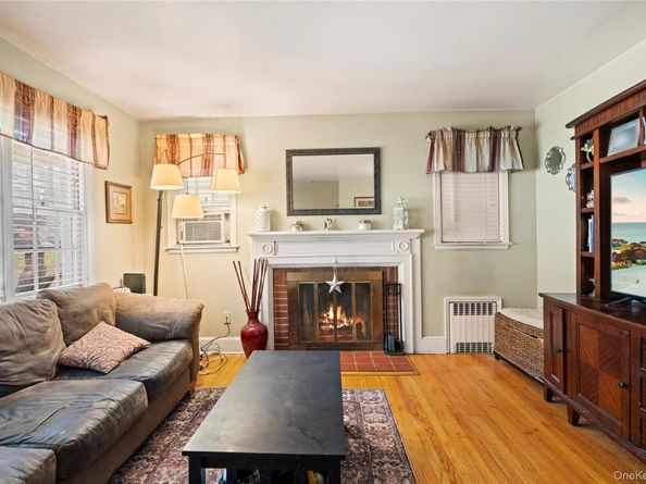 25 Hillside Avenue, Woodbury NY 11797