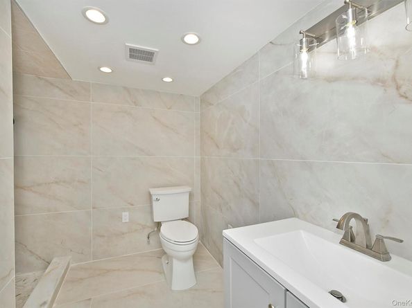 5 Shadywood Court, Huntington NY 11743
