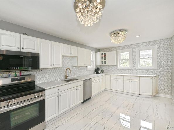 5 Shadywood Court, Huntington NY 11743