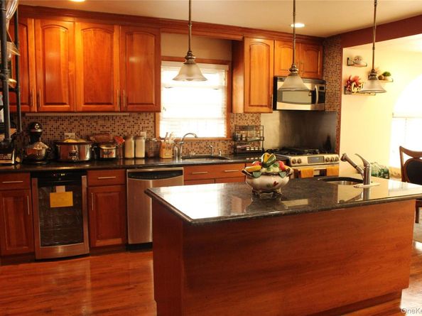 22211 100th Road, Queens Village NY 11429