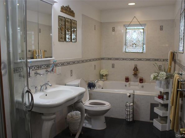 22211 100th Road, Queens Village NY 11429
