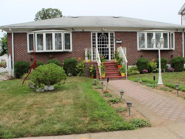 22211 100th Road, Queens Village NY 11429