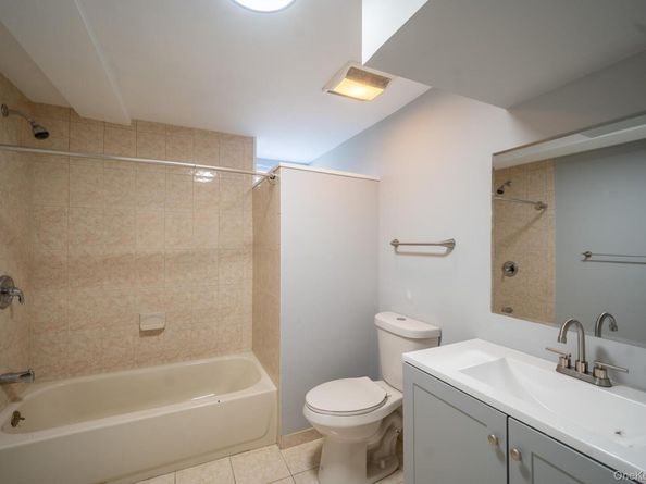 23 Wheat Path Road W, Mount Sinai NY 11766