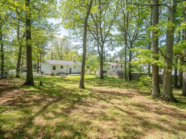 23 Wheat Path Road W, Mount Sinai NY 11766