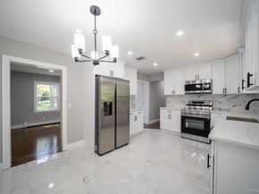 23 Wheat Path Road W, Mount Sinai NY 11766