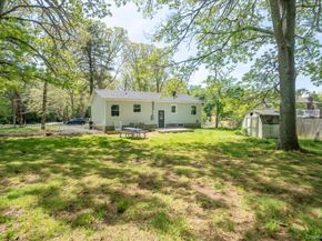 23 Wheat Path Road W, Mount Sinai NY 11766