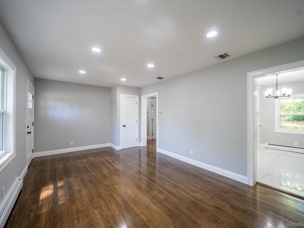 23 Wheat Path Road W, Mount Sinai NY 11766