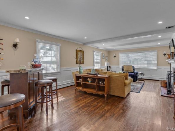 222 Bay Avenue, Bayport NY 11705