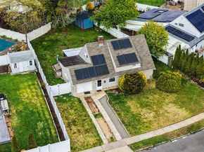 35 Meeting Lane, Hicksville NY 11801