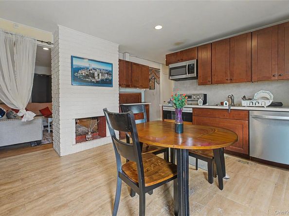 35 Meeting Lane, Hicksville NY 11801