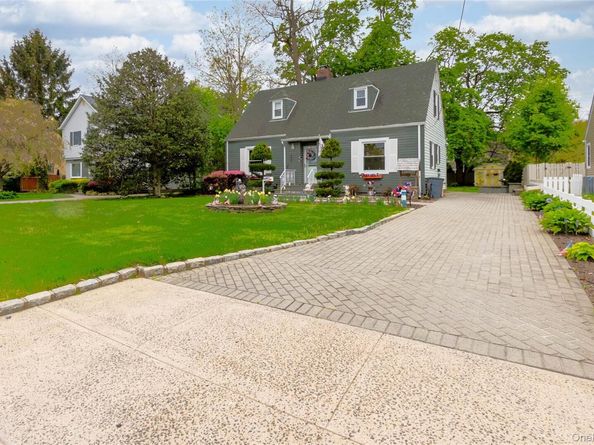 90 Sunset Road, Bay Shore NY 11706