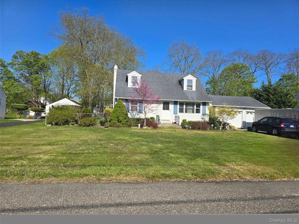 25 Newins Street, Center Moriches NY 11934