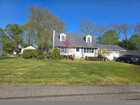 25 Newins Street, Center Moriches NY 11934